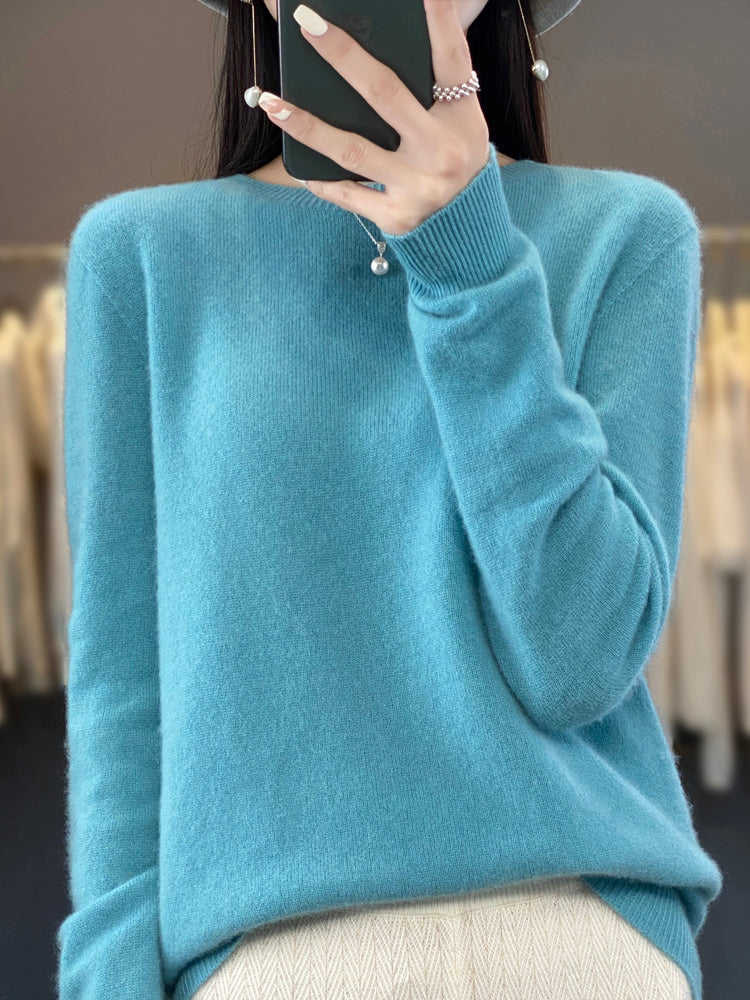 Pull en coton confortable Anette de Danoir Paris, couleur neutre, porté sur un mannequin, détails de la texture du tissu.