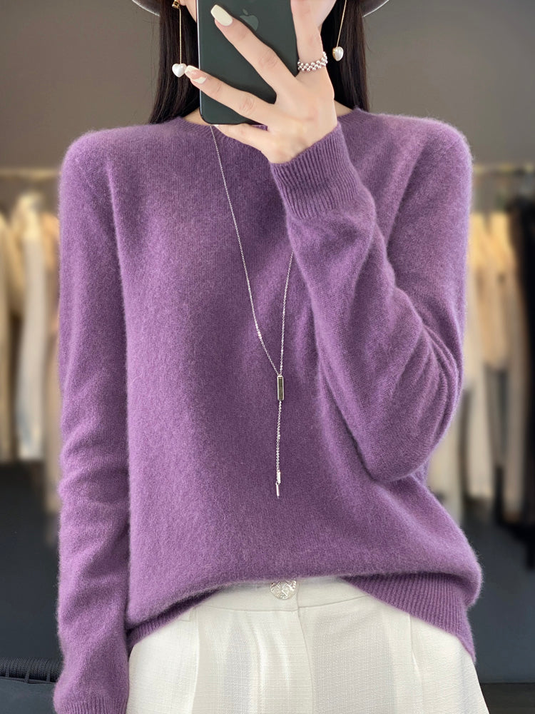 Pull en coton Danoir Paris Anette, confortable, avec col rond et manches longues, porté sur un mannequin blanc.
