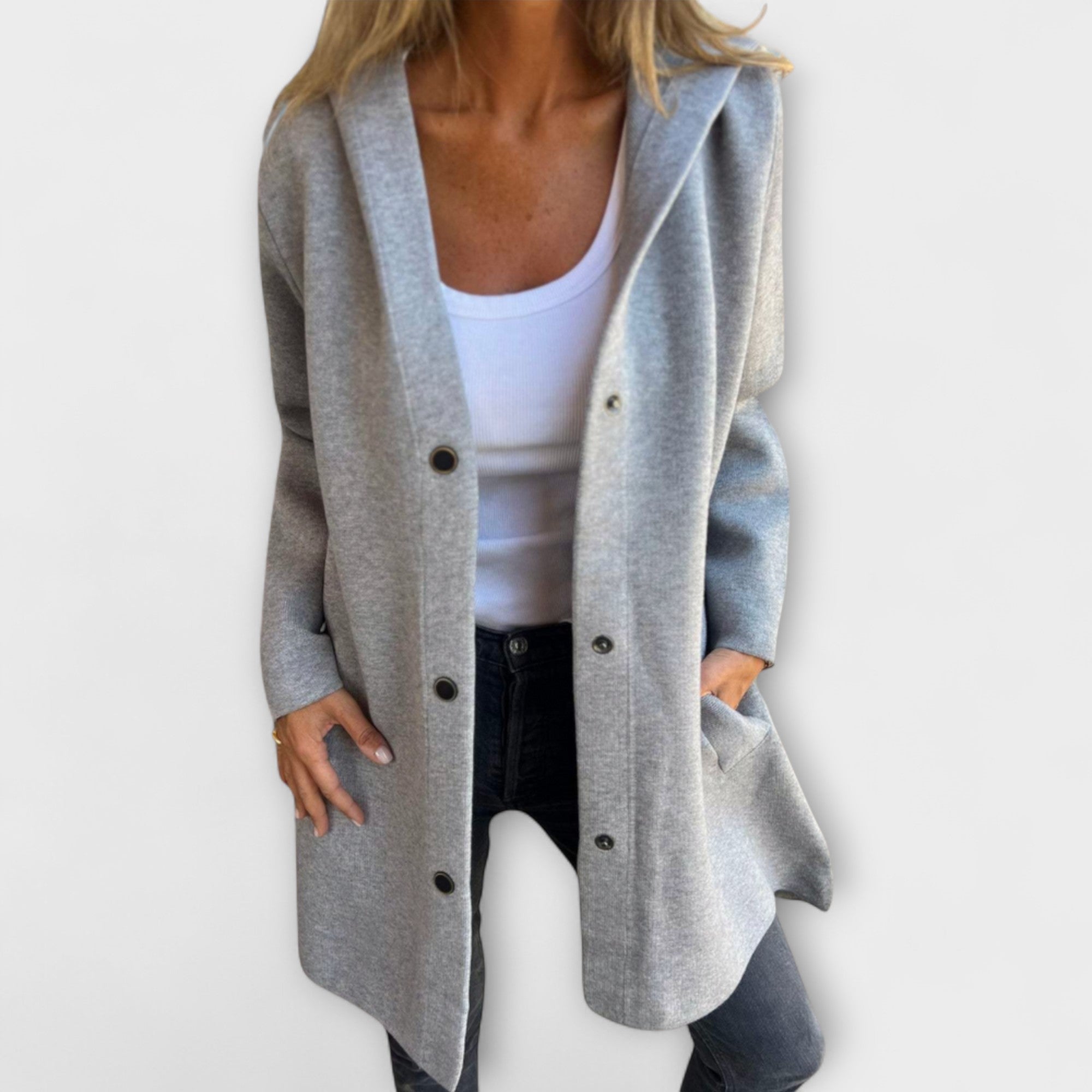 Veste élégante pour femmes Danoir Paris Rhyvian, coupe sophistiquée en tissu noir, détails modernes et finition soignée.
