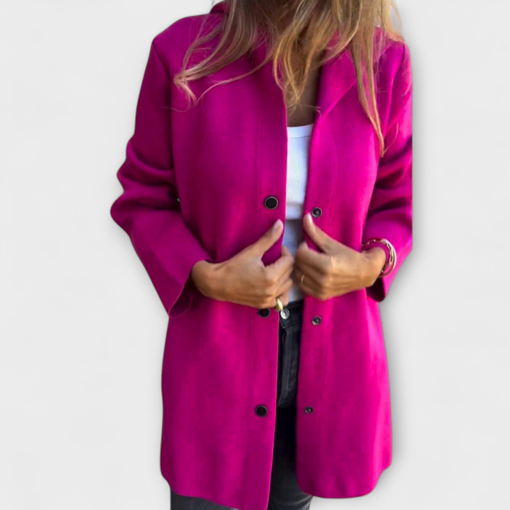 Veste élégante pour femmes Danoir Paris Rhyvian, style moderne avec coupe sophistiquée, tissu chic et détails soignés.