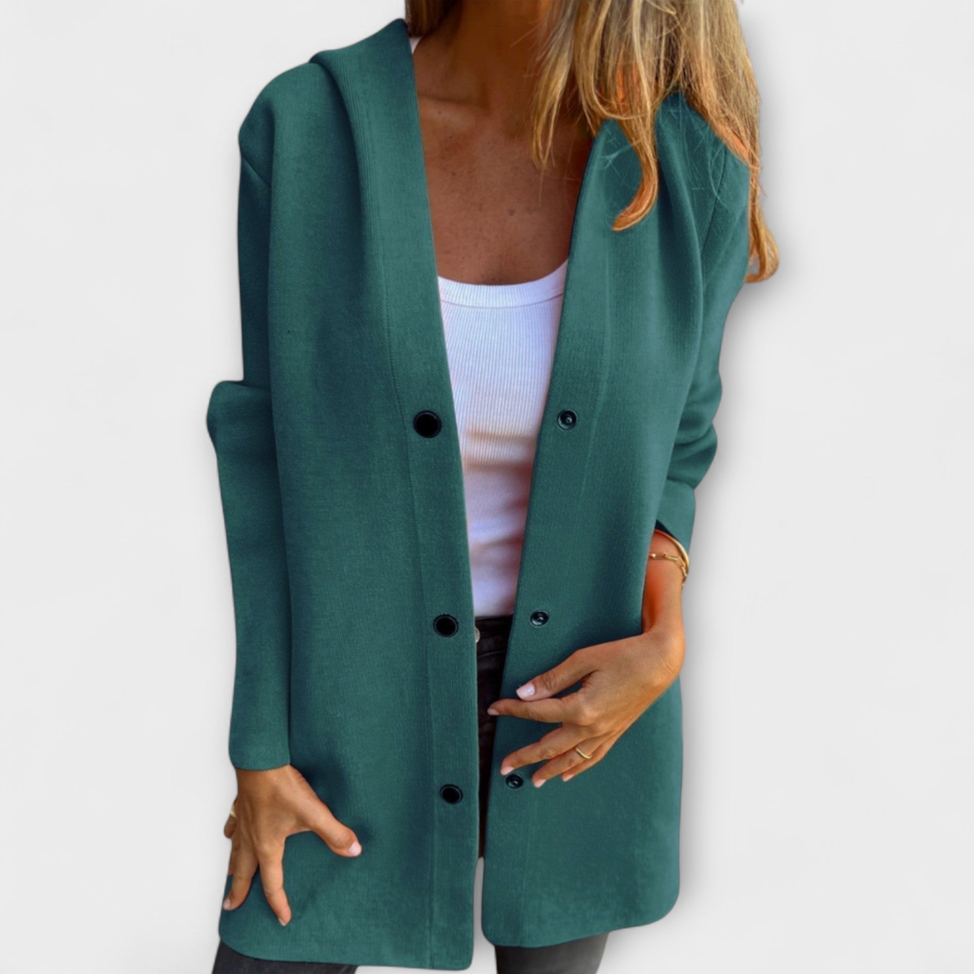 Veste élégante pour femmes Danoir Paris Rhyvian, coupe cintrée, en tissu chic, visible avec col et boutons.