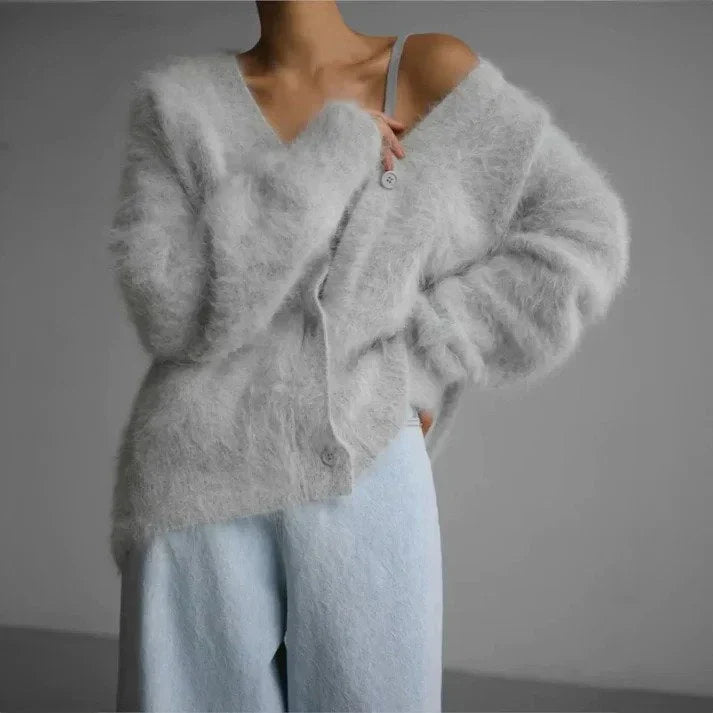 Cardigan pour femmes Danoir Paris Scottie à col en V, coupe décontractée, en maille douce et confortable.