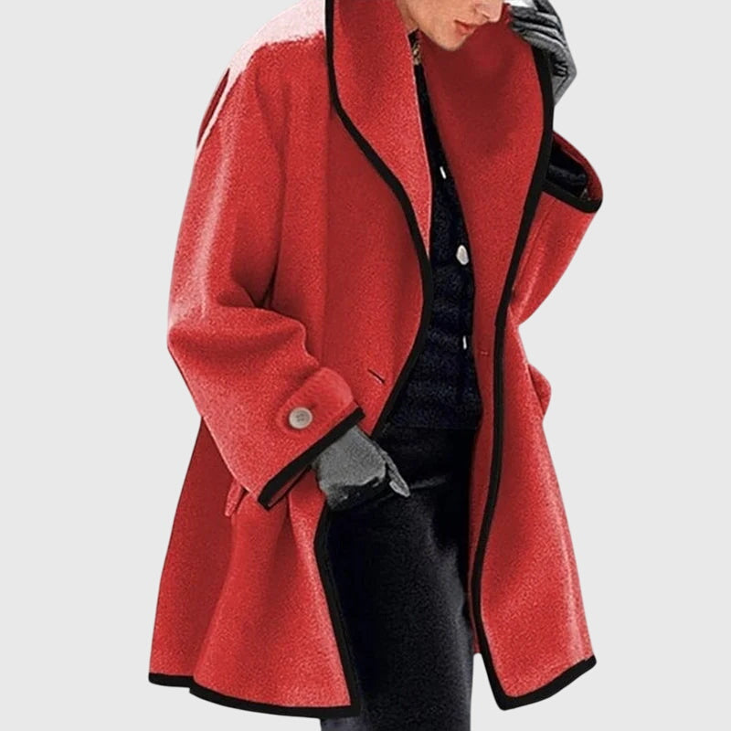 Veste en fleece Maria Danoir Paris, élégante et tendance, avec col montant et poches latérales, visible sur fond neutre.