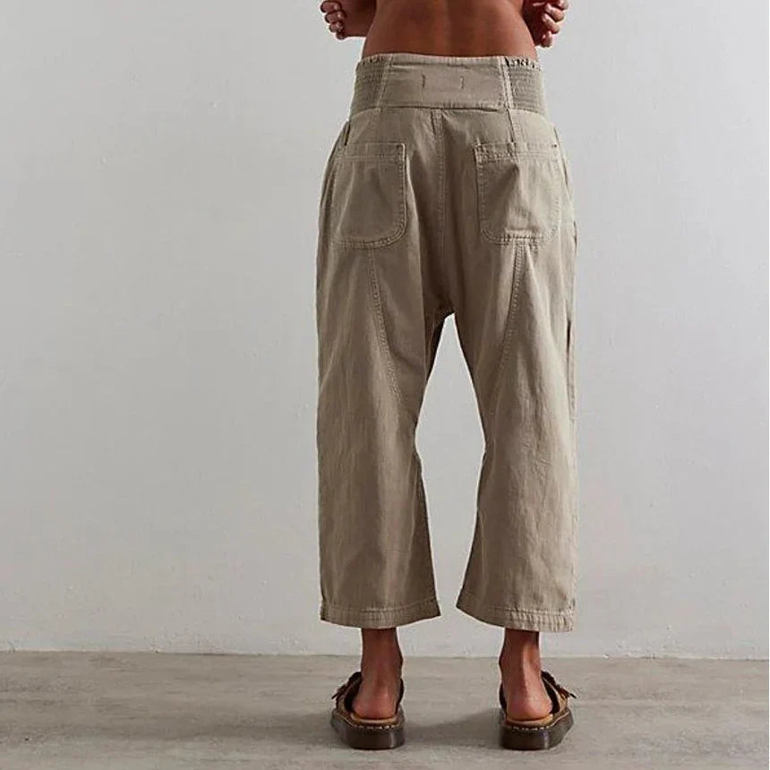 Pantalon Camille Danoir Paris en style sarouel avec coupe décontractée, couleur kaki, tissu léger et confortable.