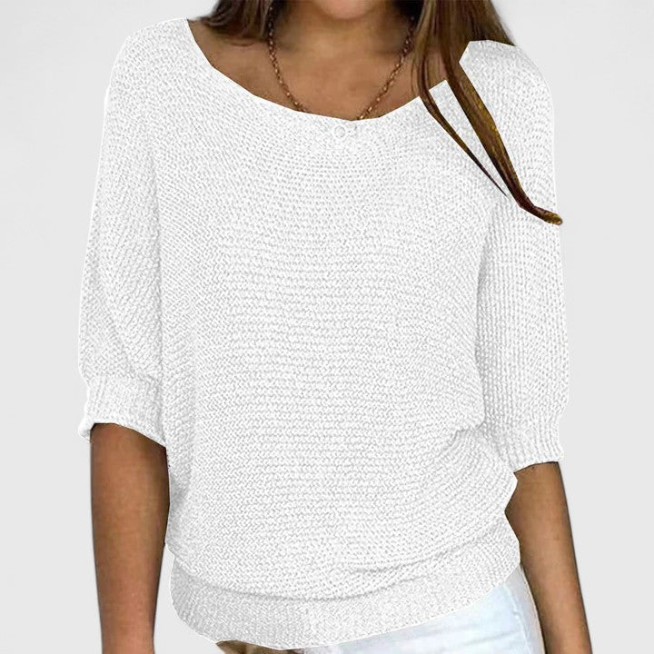 Pull en maille Rachel de Danoir Paris, doux et confortable, porté en mode décontracté, en couleur neutre.