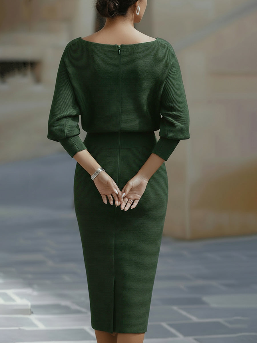 Robe midi à manches chauve-souris verte de Danoir Paris, style élégant avec drapés, vue de face sur fond neutre.