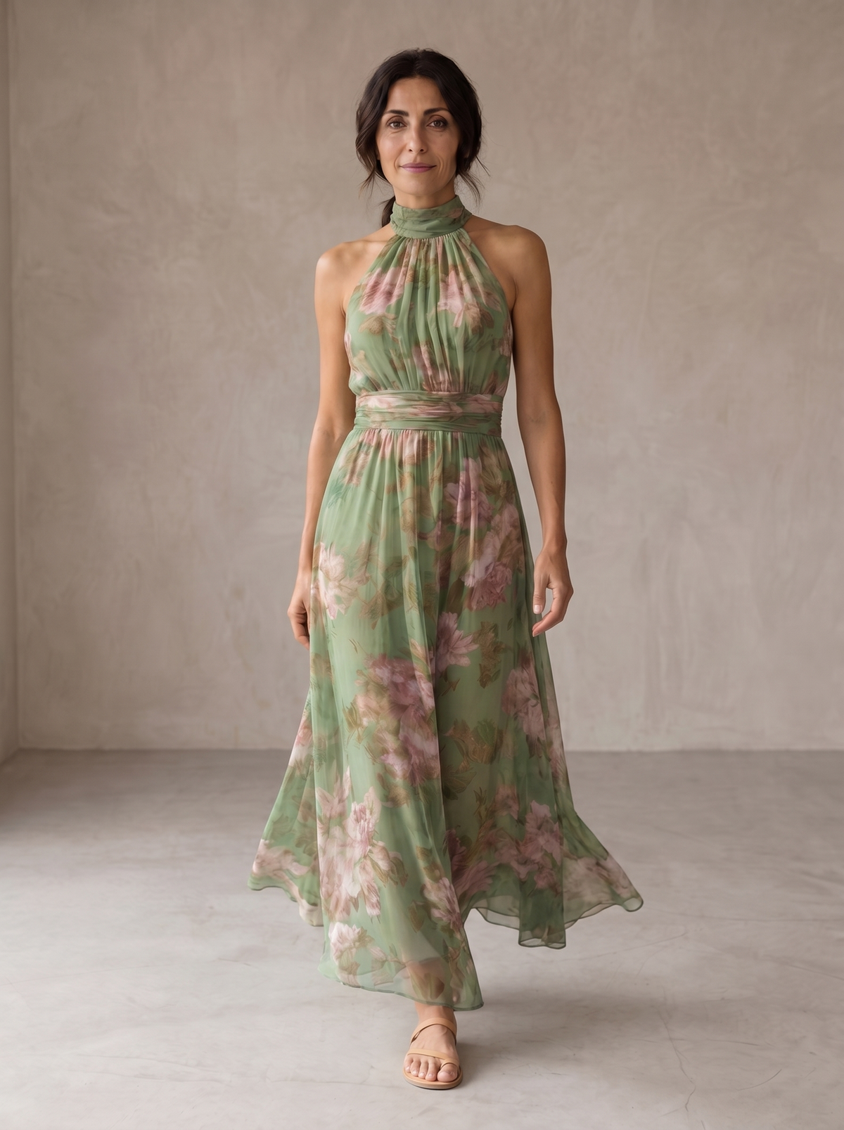 Robe longue femme en lin Lidia de Danoir Paris, avec col halter, portée élégante et fluide, vue de face.