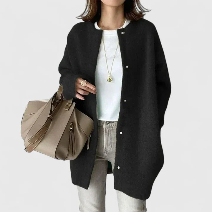 Veste Thalienne Danoir Paris en noir avec boutons, coupe confortable, style élégant et décontracté, parfait pour toutes les occasions.