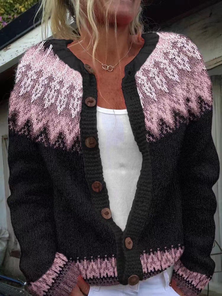 Cardigan EMBLA™ Danoir Paris avec yoke en plumes, douceur et élégance, en tissu léger et confortable.