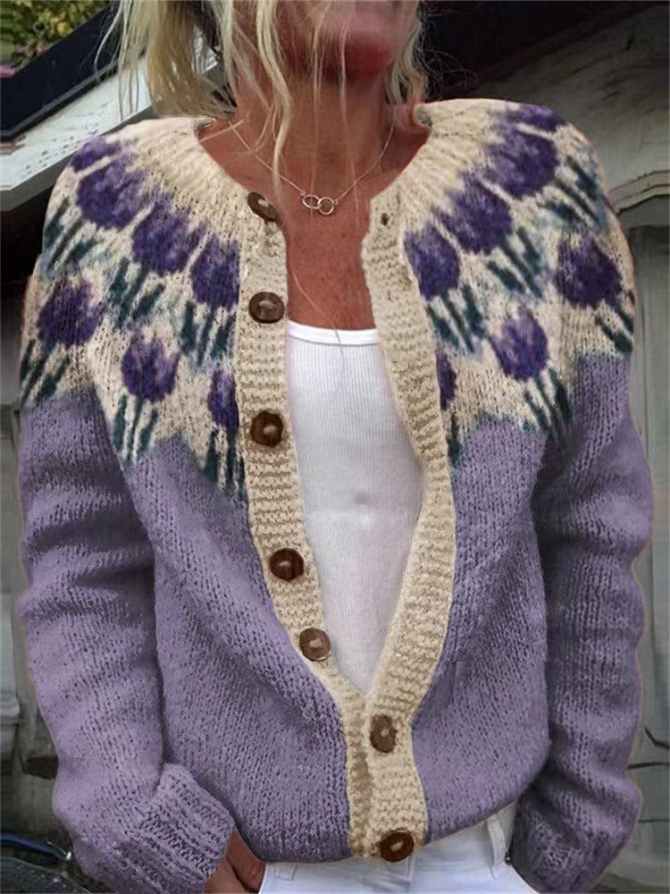 Cardigan VIVEKA™ Danoir Paris à encolure tulipe, en laine douce, porté sur mannequin avec manches longues et design élégant.