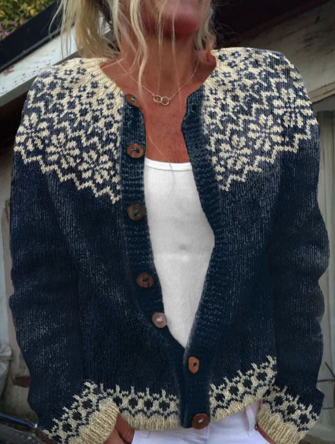 Cardigan MALIN™ Danoir Paris avec yoke en flocons de neige, tricoté en laine, en gris clair, manches longues et coupe classique.