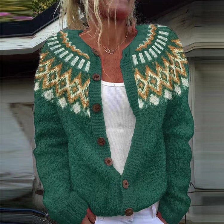 Cardigan Thora Danoir Paris avec yoke zigzag en laine douce, manches longues et coupe confortable.