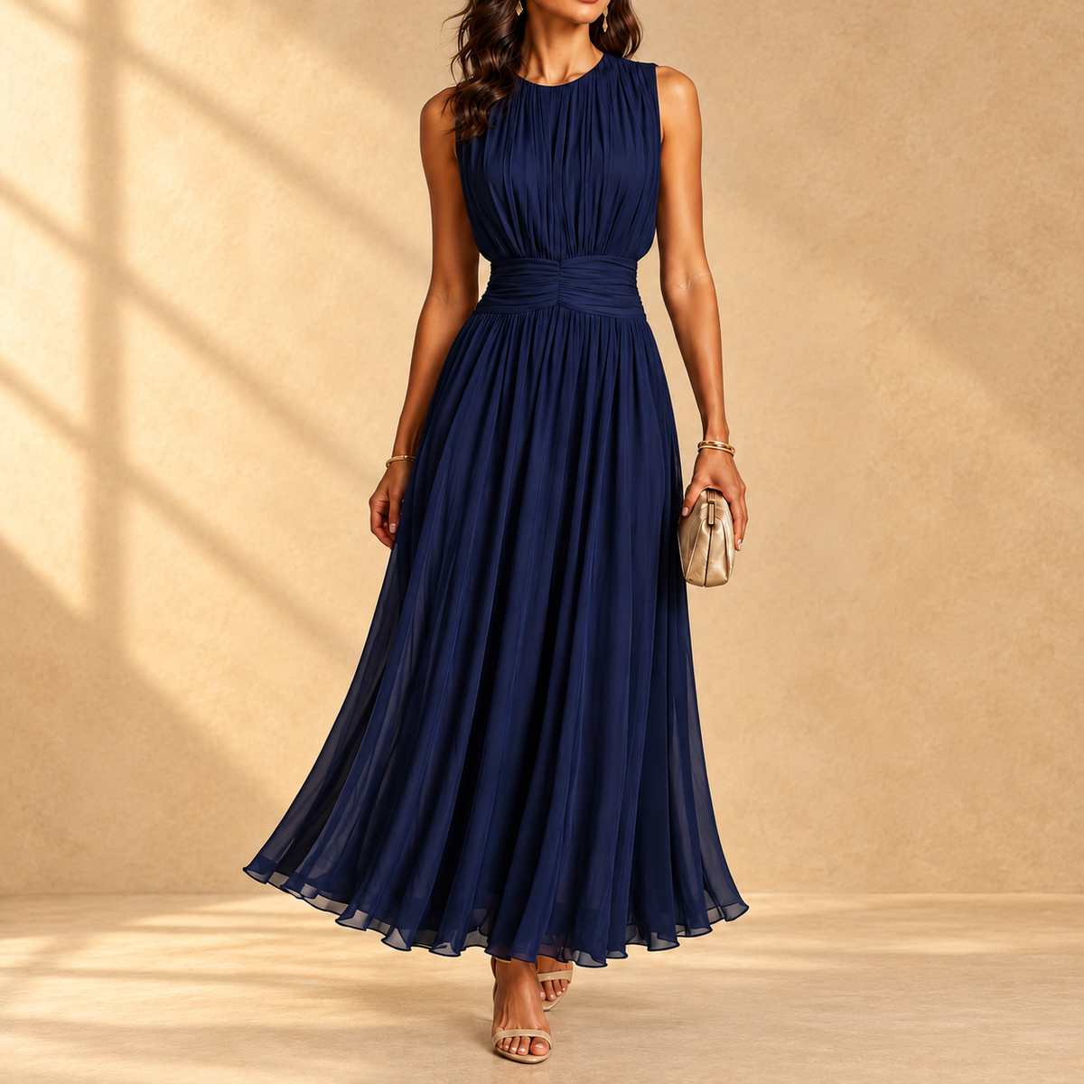 Robe maxi sans manches beige en chiffon avec taille froncée, modèle Iselle de Danoir Paris.