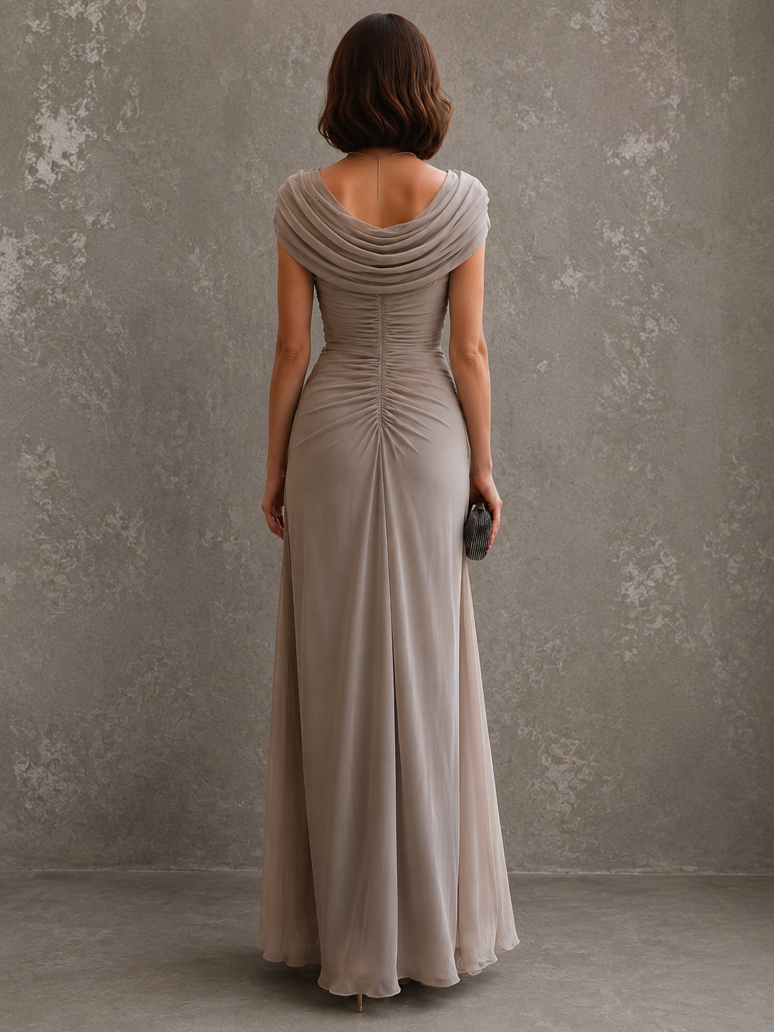 Robe longue sans manches Maëlle Danoir Paris en tissu drapé, élégante et fluide, portée sur un mannequin.