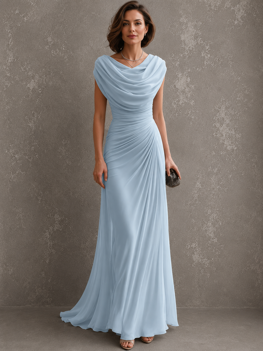 Robe longue femme Danoir Paris Maëlle, sans manches, drapée, élégante et fluide, portée par une femme dans un décor neutre.