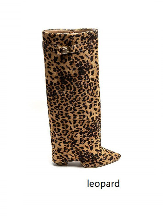 Bottes hautes en suédine léopard Danoir Paris, modèle Joséphine, avec finition élégante et motif animalier.