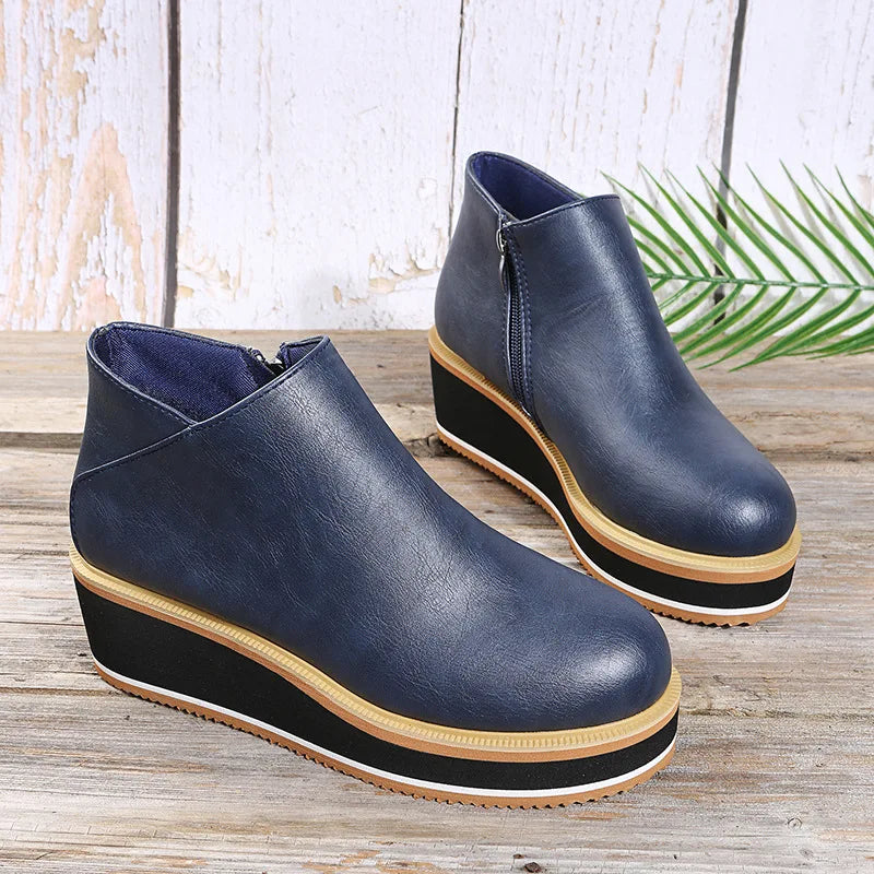 Bottines compensées Danoir Paris Coralie avec zip latéral, en cuir beige, chaussure élégante et tendance pour femmes.