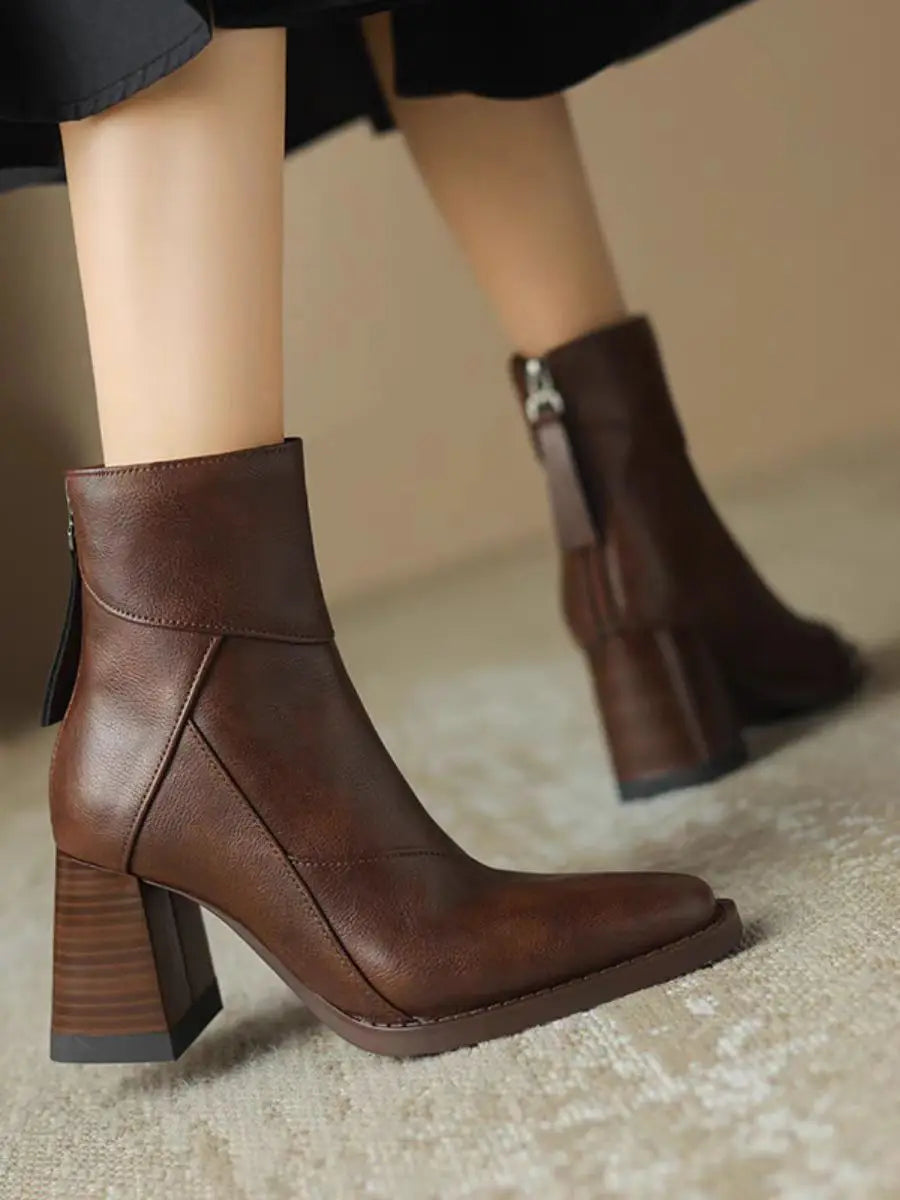 Bottines orthopédiques Eugénie de Danoir Paris avec bout carré et zip arrière, en cuir noir élégant.