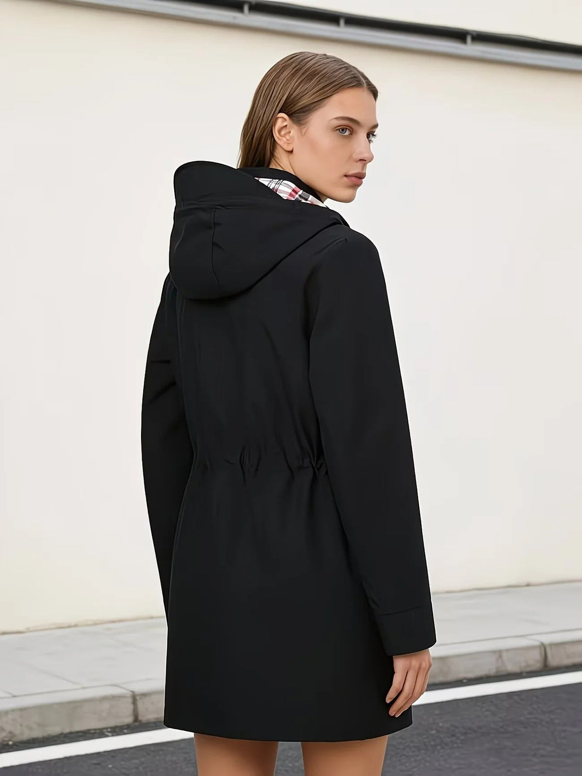 Veste de pluie 3-en-1 Danoir Paris Carlotta avec capuche amovible, imperméable, style pratique et moderne pour femmes.