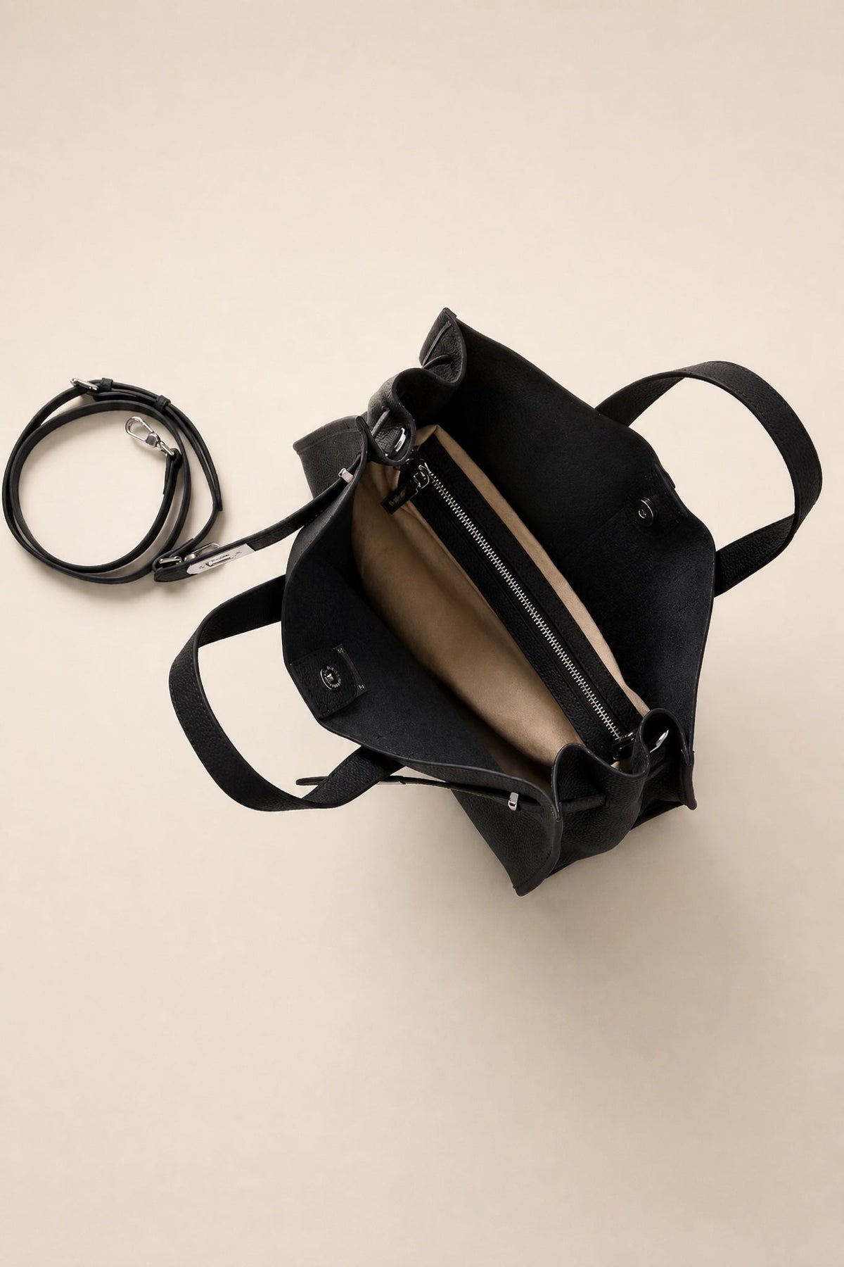 Sac tote Meridian de Danoir Paris avec intérieur noir, grand espace, design élégant et pratique pour le quotidien.