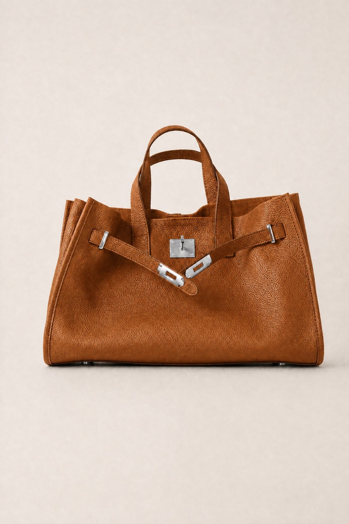 Sac tote Meridian Danoir Paris en cuir marron avec poignées robustes et intérieur spacieux, vue de face.