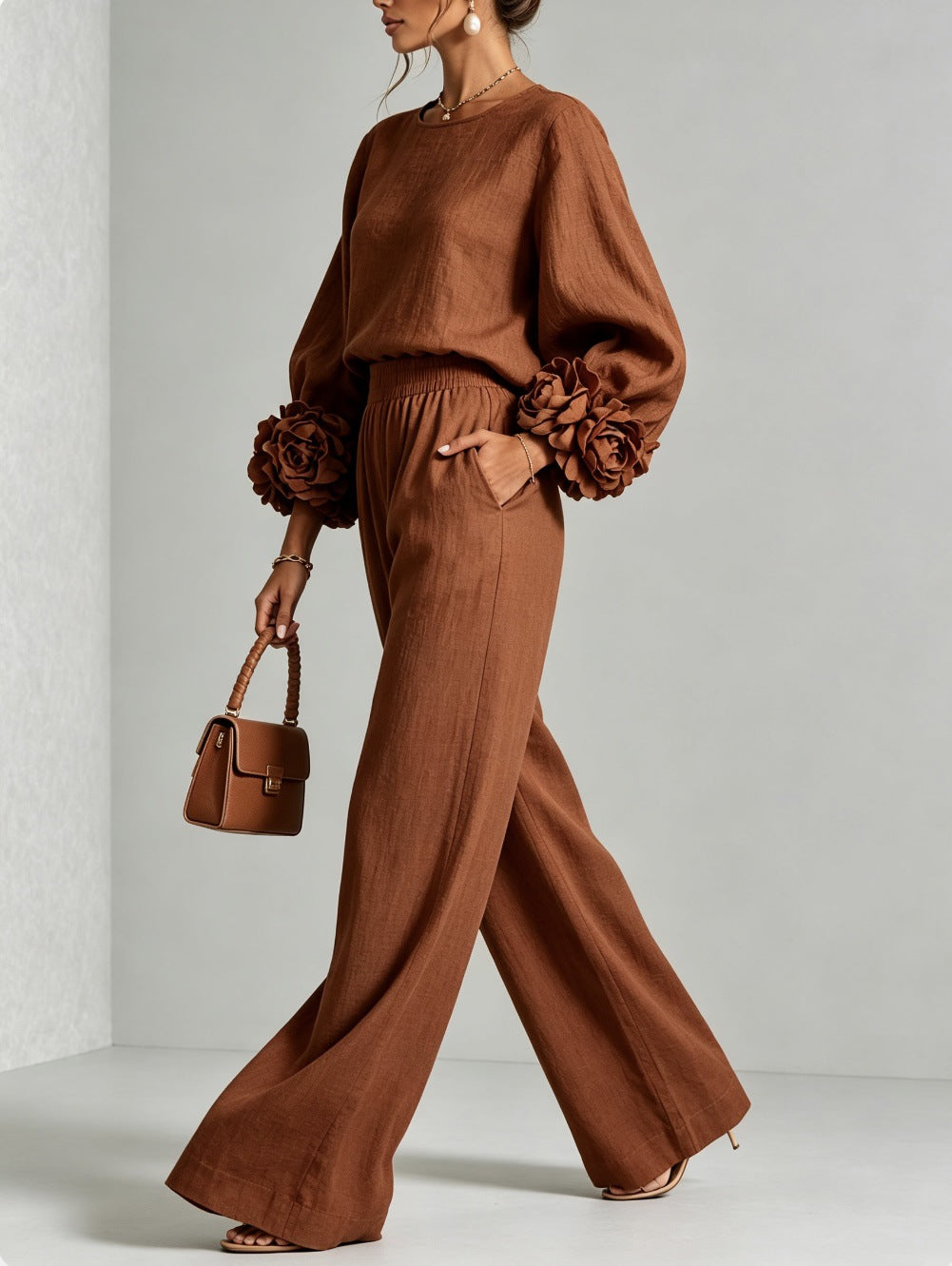 Ensemble deux pièces Danoir Paris avec manches florales, détail en tissu léger et motif floral élégant.