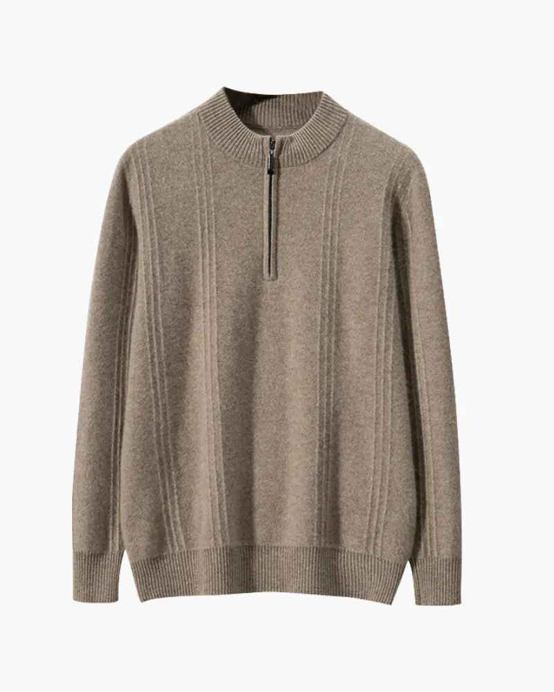 Pull en cachemire ribé à demi-zip de la marque Old Money, détail du col et texture douce en image.