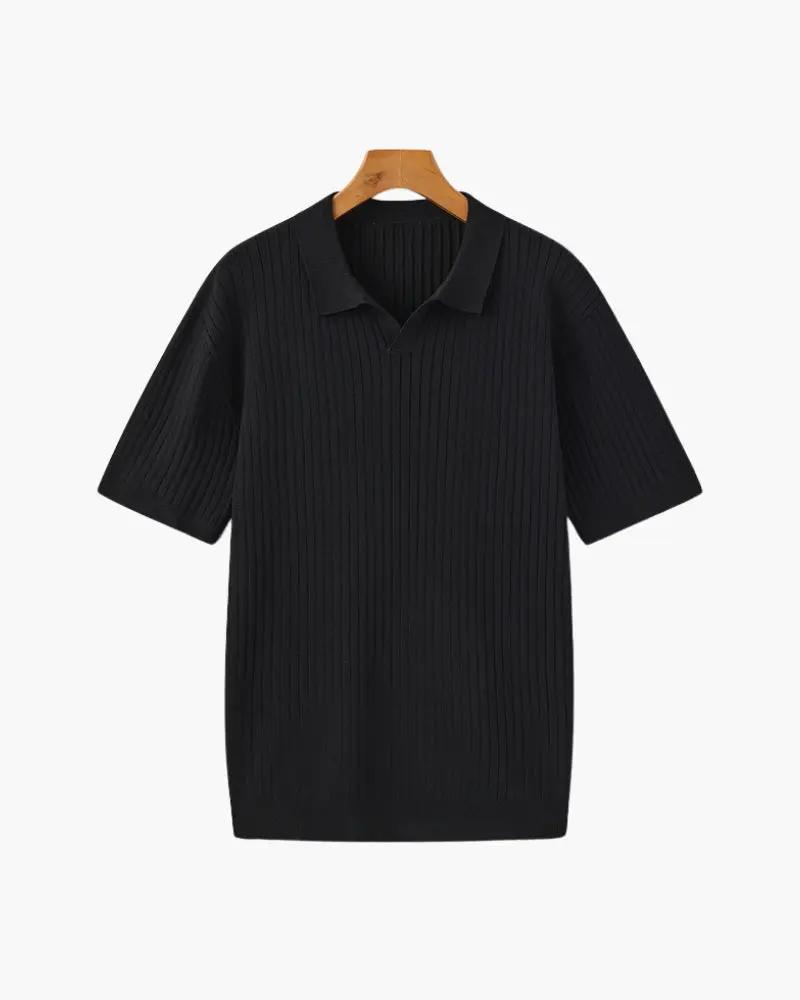 Polo à rayures épaisses de qualité supérieure de la marque Old Money, vue en gros plan sur le tissu en maille côtelée.