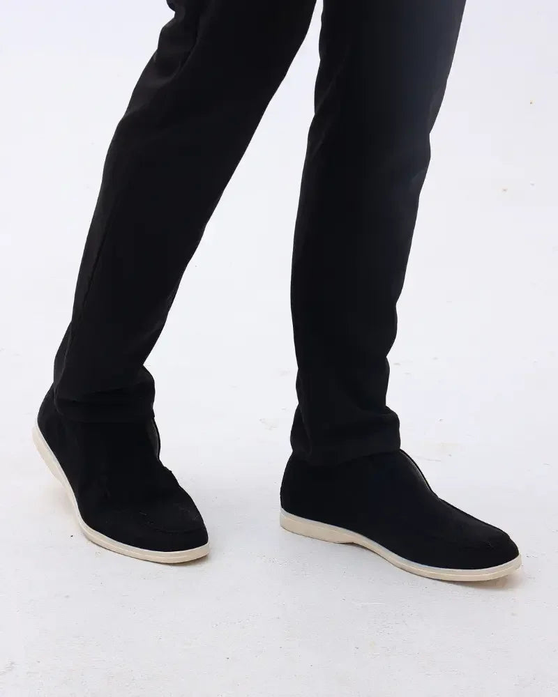 Chaussures mocassins en daim Old Money High Money, style élégant et sophistiqué, en brun foncé avec semelle en cuir.