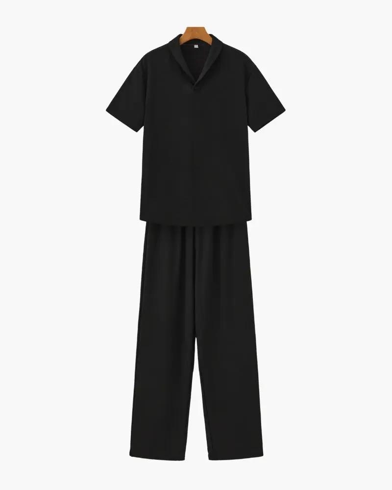 Ensemble polo en coton et pantalon de marque Old Money, vêtement décontracté avec polo blanc et pantalon assorti.