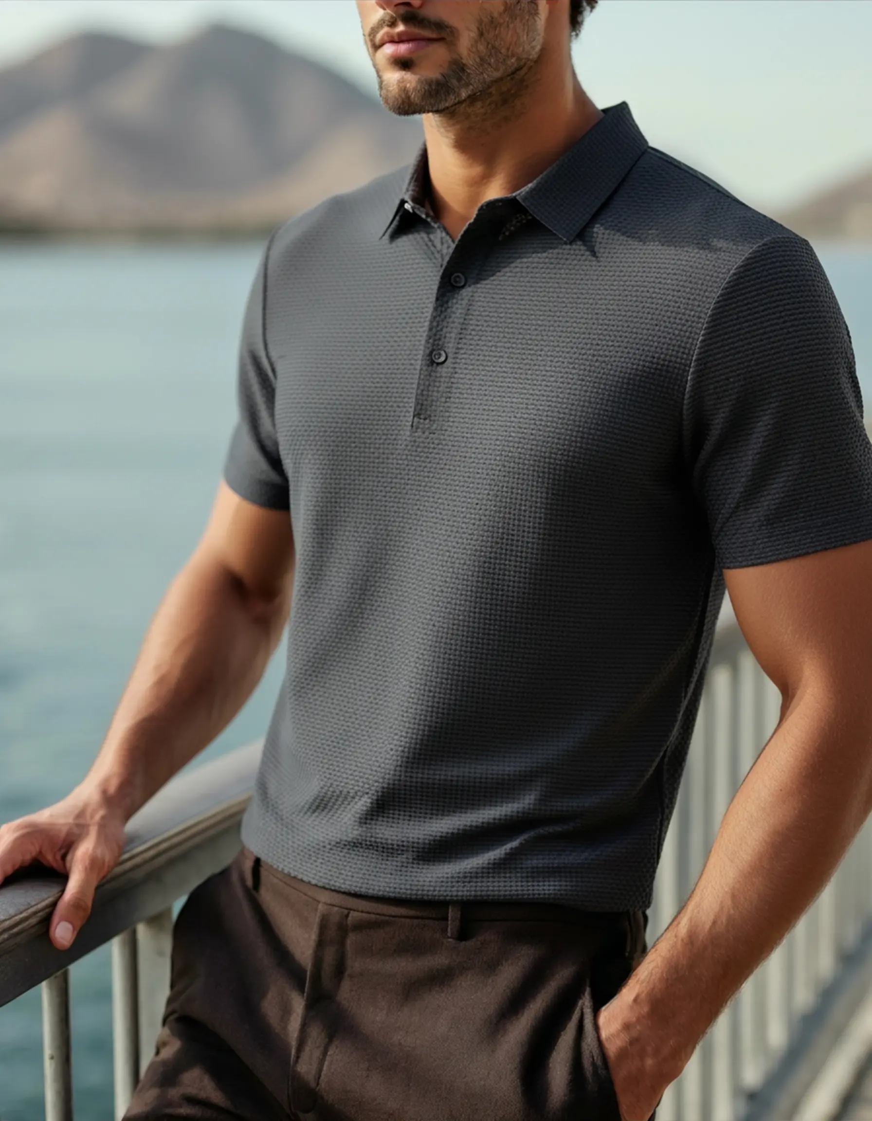 Polo en soie Prestigio Silk Polo de la marque Old Money, élégant, sans plis, avec col classique.