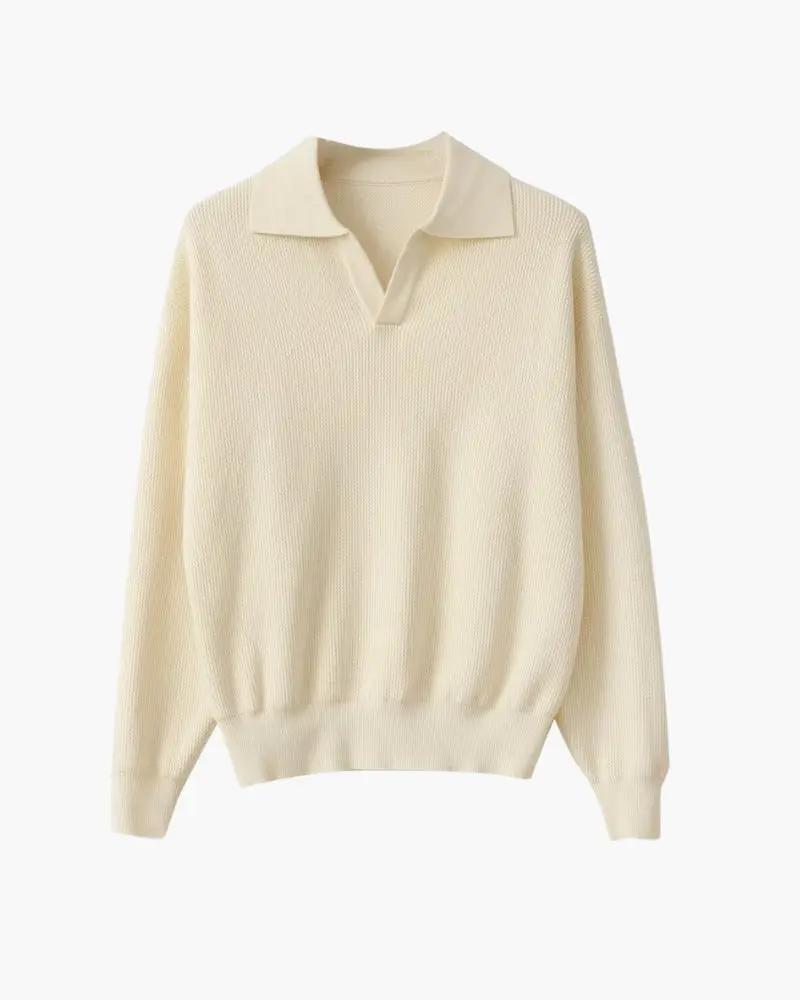 Pull à col polo en tricot texturé de la marque Old Money, affichant une texture tissée et un style classique.