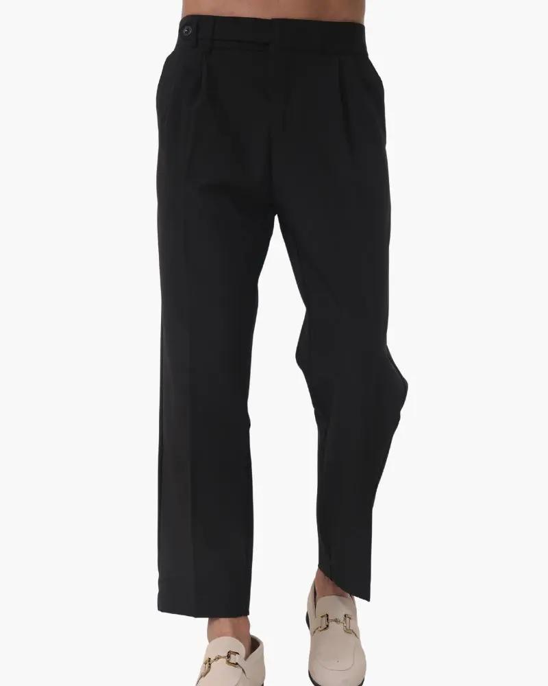 Pantalon taille haute Paris de la marque Old Money, coupe élégante et tissu léger visible dans cette image.