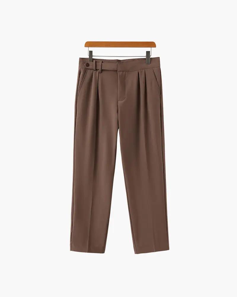 Pantalon taille haute Paris Old Money en tissu noir, coupe élégante et moderne, vue en gros plan sur le devant.