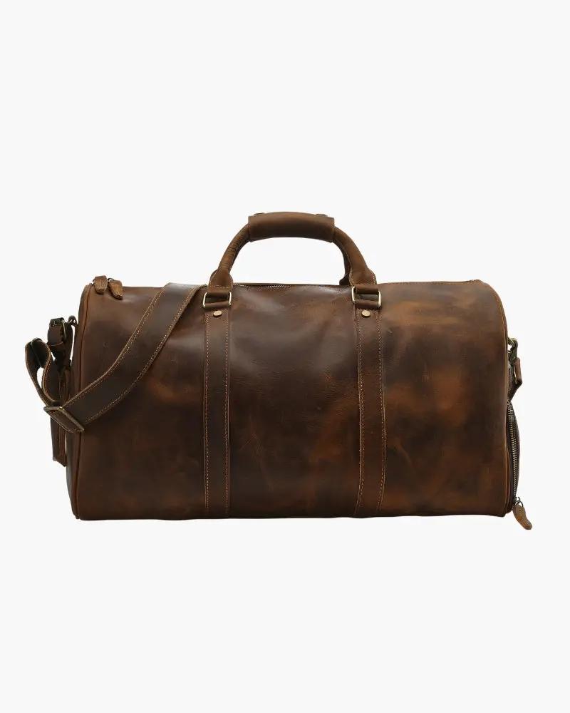 Sac de voyage en cuir Montague Old Money avec poignées en cuir et fermeture métallique, vue de face.