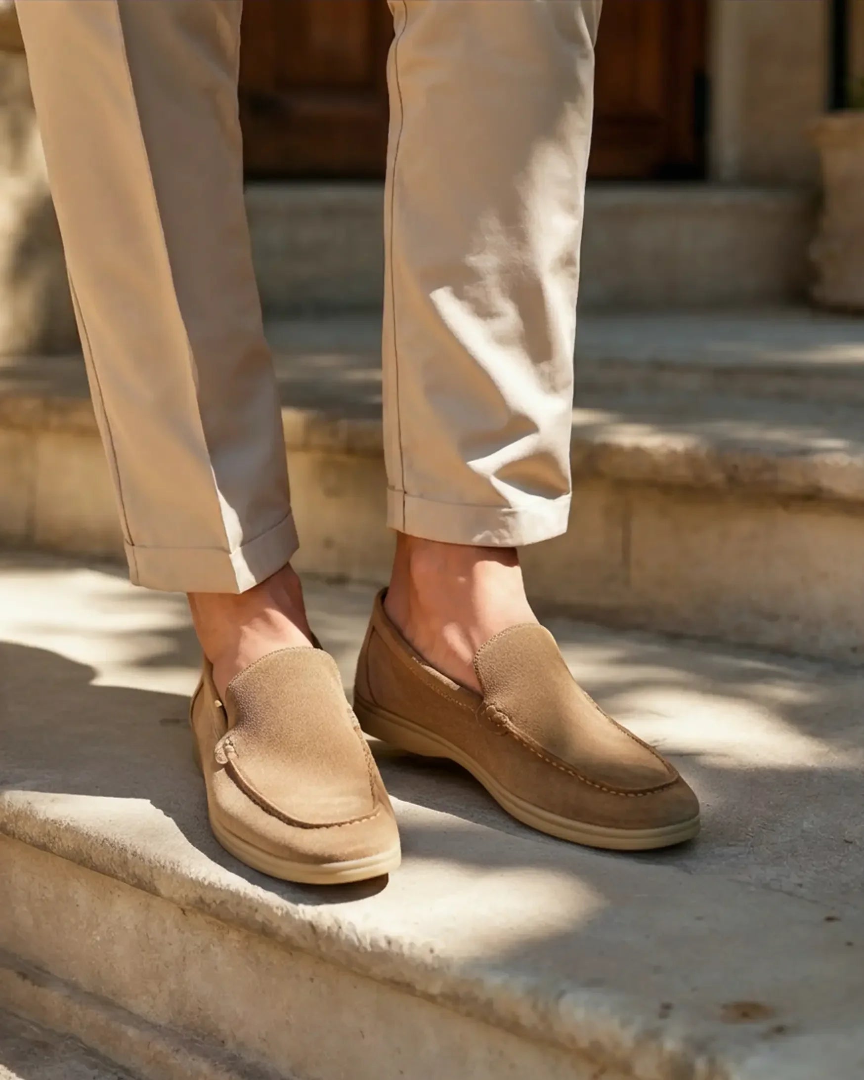 Mocassins en daim Old Money Premium pour homme, style driver avec semelle en caoutchouc et finition élégante.