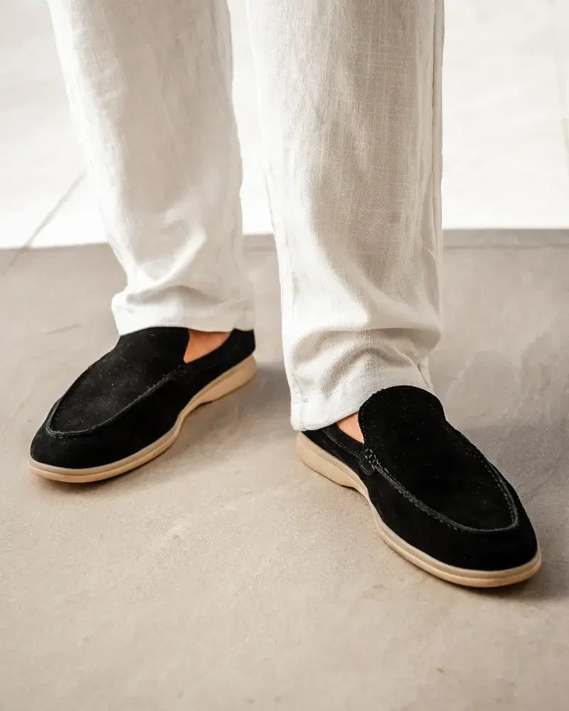 Mocassins en daim Old Money Premium pour hommes, élégants et confortables, en cuir suédé brun foncé.