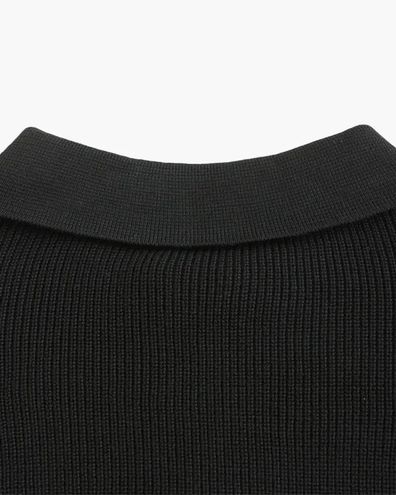 Pull-over en cachemire Old Money Cesare à demi-zip avec col montant, couleur neutre, porté de face.