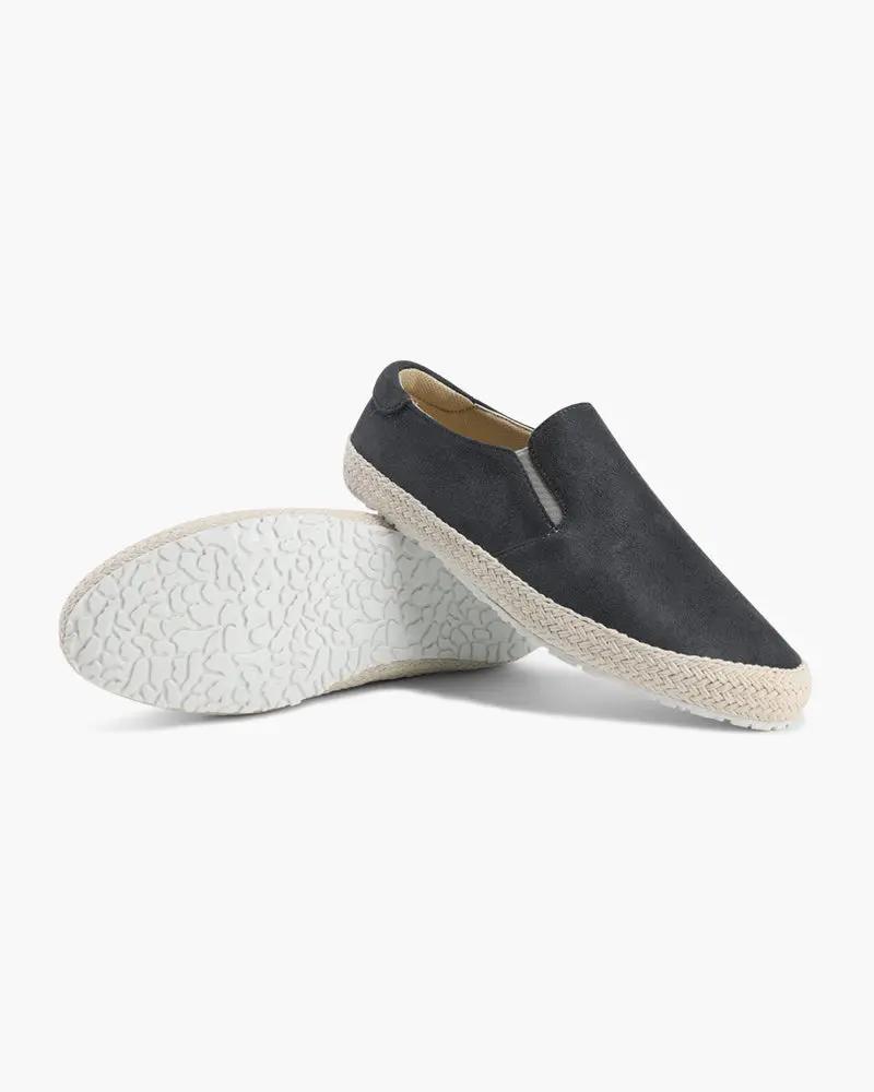 Chaussures en daim Old Money pour la ville, élégantes et confortables, vues de face avec détails en daim brun.