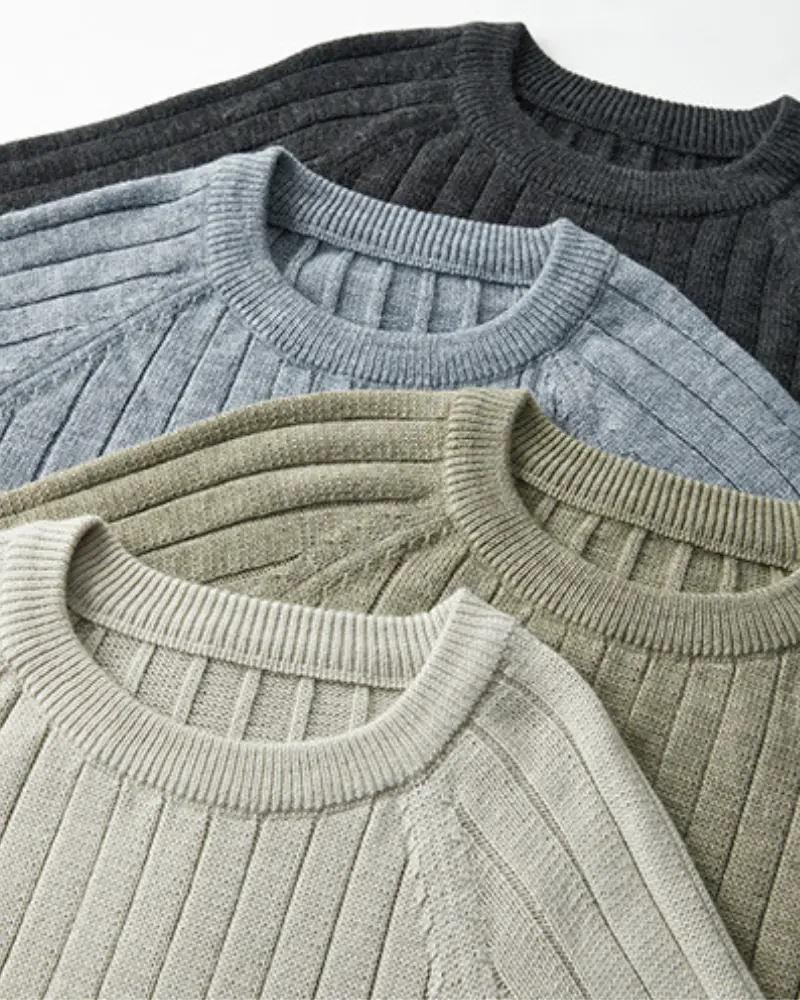 Pull en laine 100% premium de la marque Old Money, doux et chaud, avec un col rond et une coupe classique.