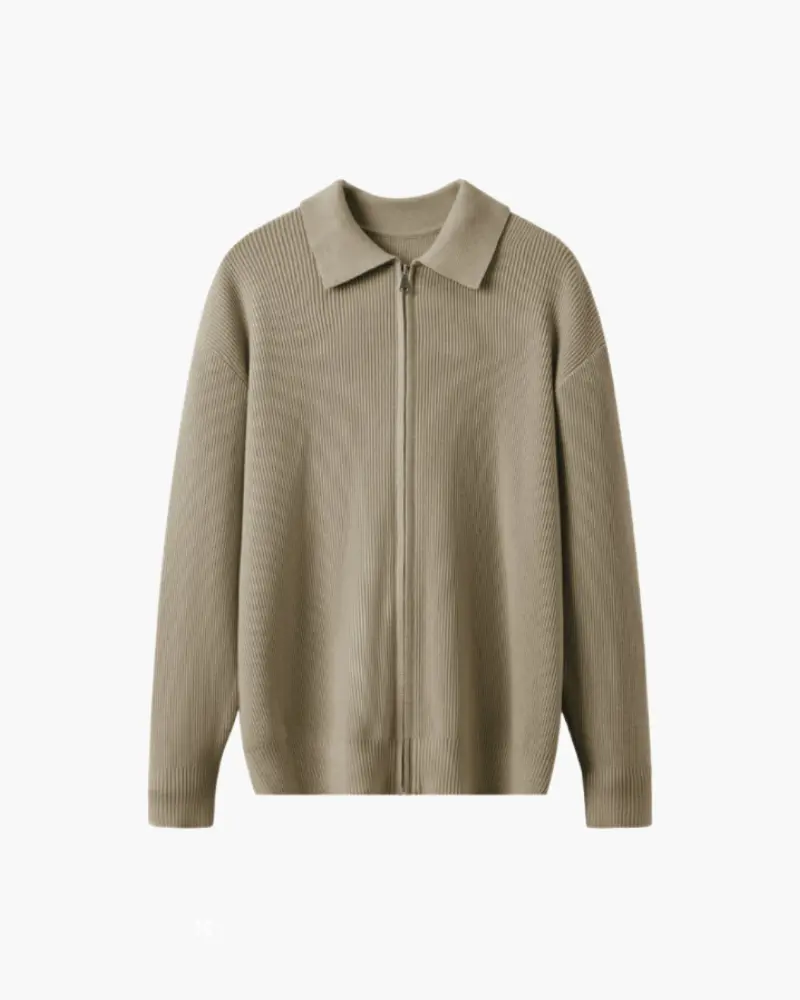 Gilet en laine 100 % premium de la marque Old Money, doux et chaud, porté sur un fond neutre.