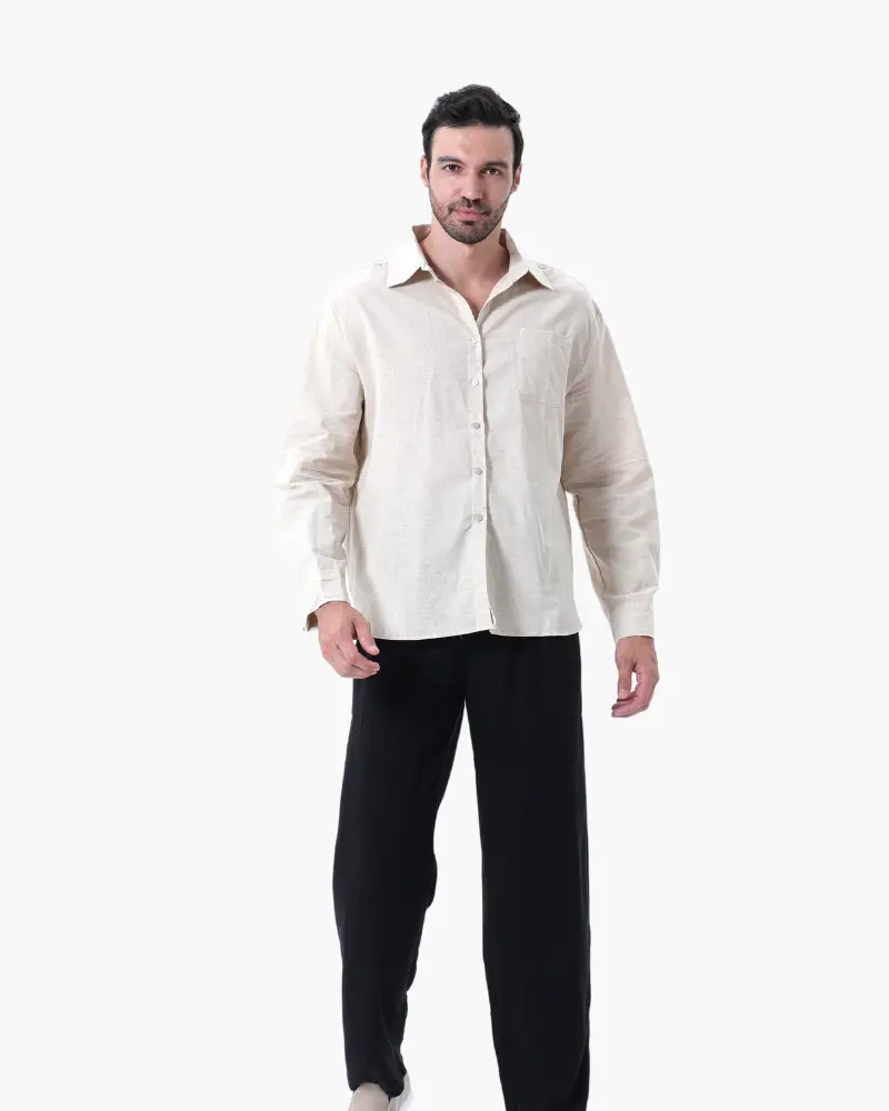 Tenue en lin Old Money avec sweat à manches longues, style décontracté et élégant, visible dans cette image.