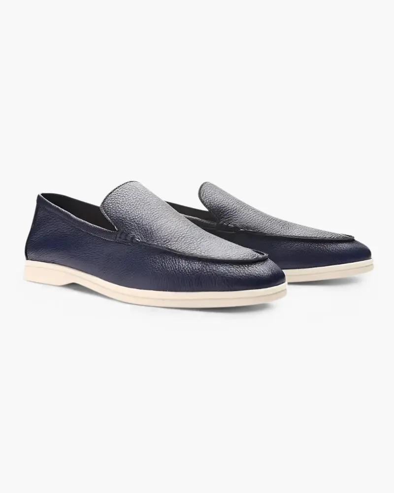 Chaussures Mocassins en cuir de vachette Old Money, style classique et élégant, vue de face avec détails en cuir brun foncé.