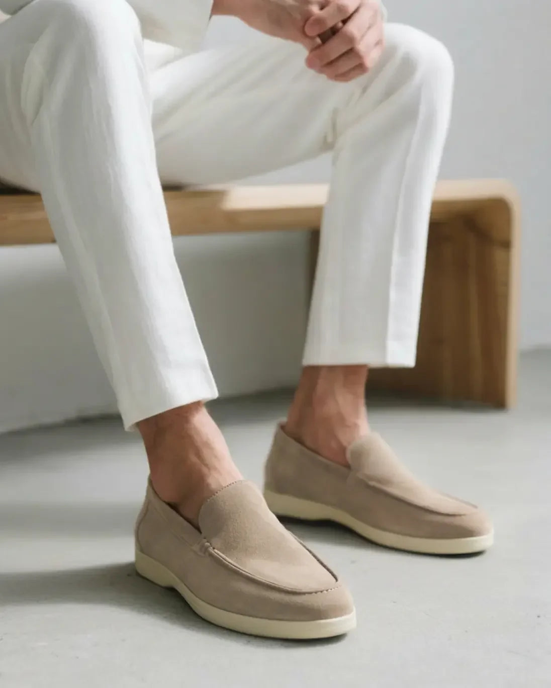 Mocassins en daim Old Money Old Money de couleur moka, semelle en cuir, style classique pour hommes.