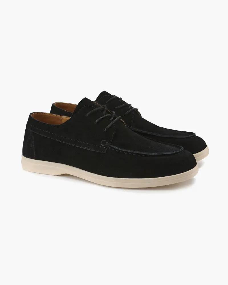 Chaussures en daim premium avec lacets de la marque Old Money, vue de face montrant le design élégant et la texture douce.