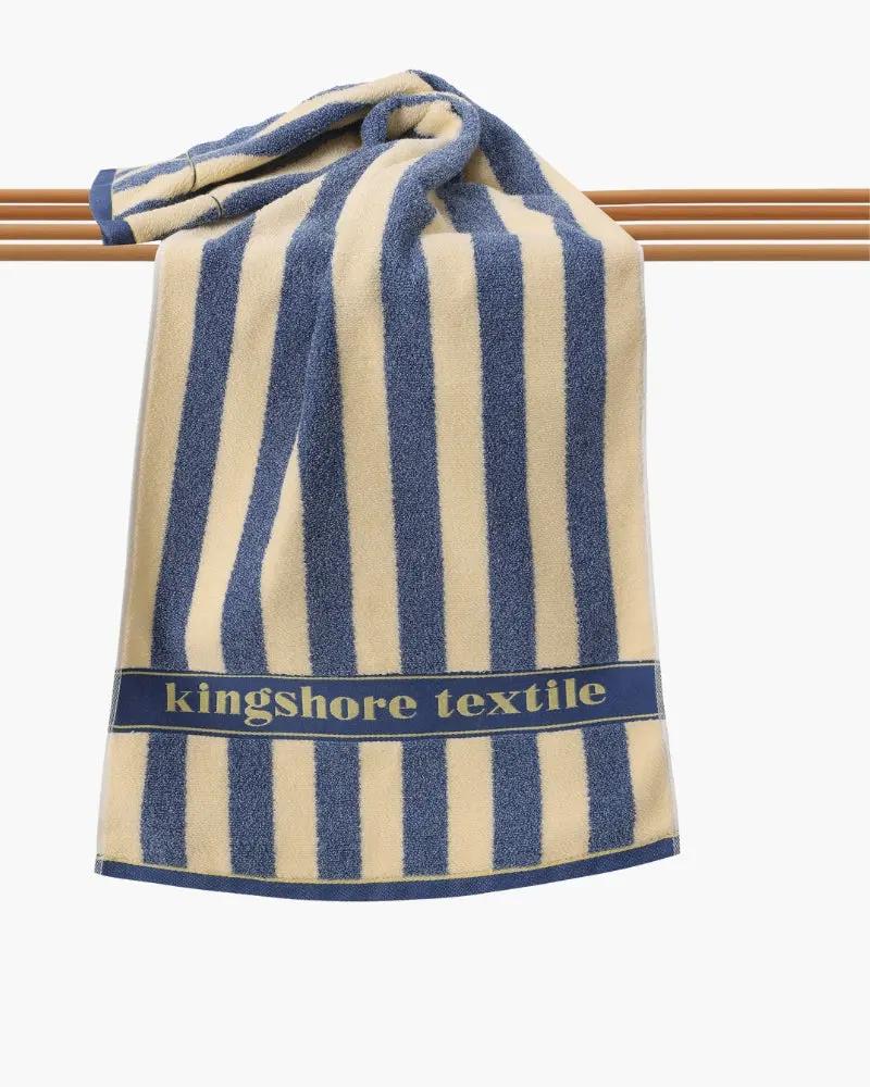 Serviette de main à rayures côtières Old Money, tissu absorbant avec motif côtier bleu et blanc, idéale pour la salle de bain.