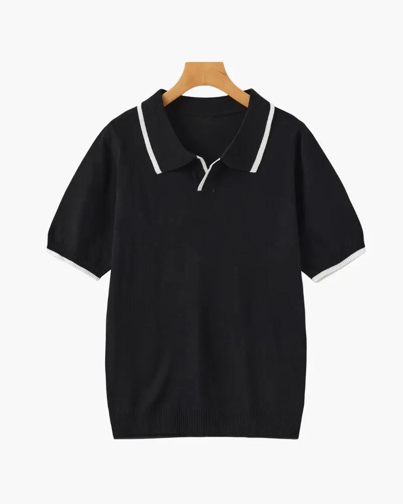 Polo Monaco Edge Old Money en coton avec col classique, couleur bleue, porté sur mannequin.
