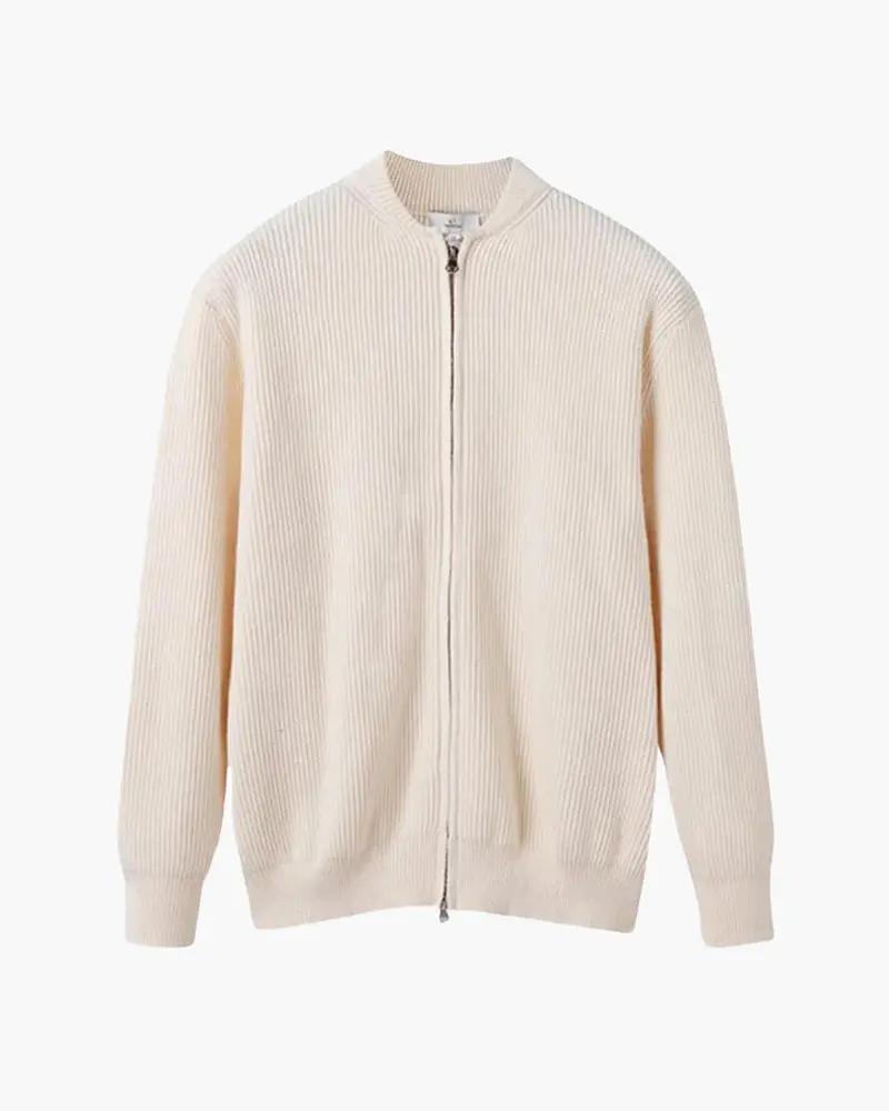 Gilet en coton doux 100% de la marque Old Money, vue en gros plan, tissu léger et confortable pour un style décontracté.