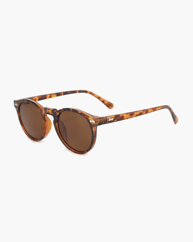 Lunettes de soleil Old Money polarisees avec monture en acétate et verres foncés, style élégant et moderne.