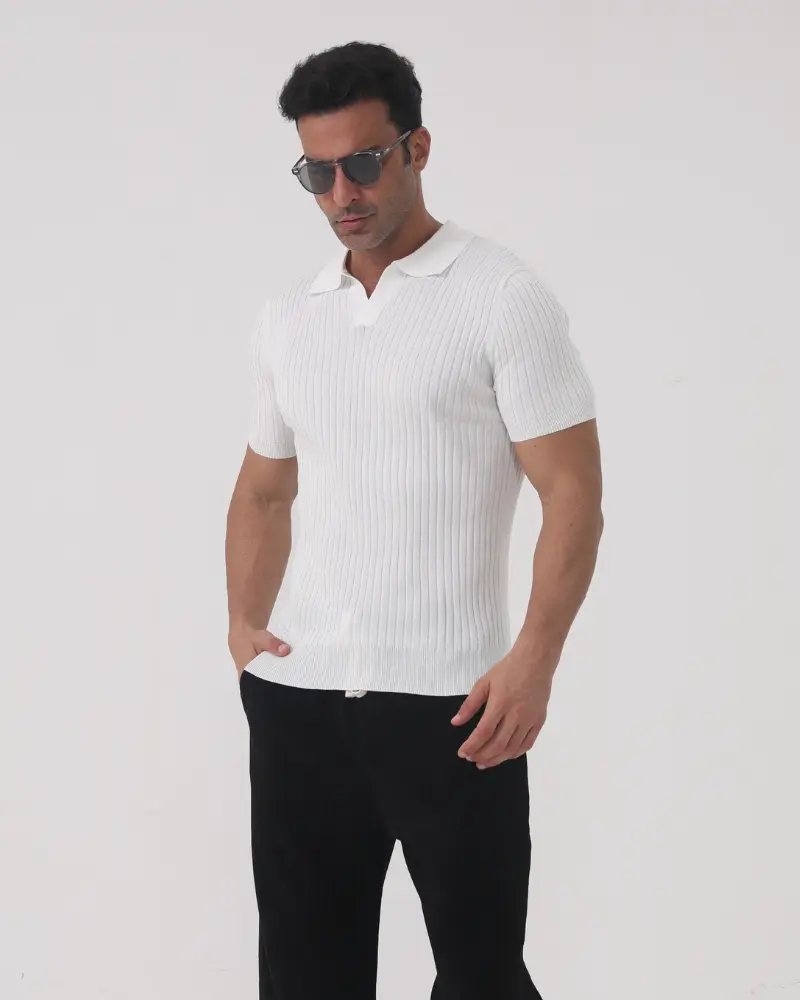 Chemise polo en coton côtelé Florence de la marque Old Money, vue de face, avec col et manches longues.